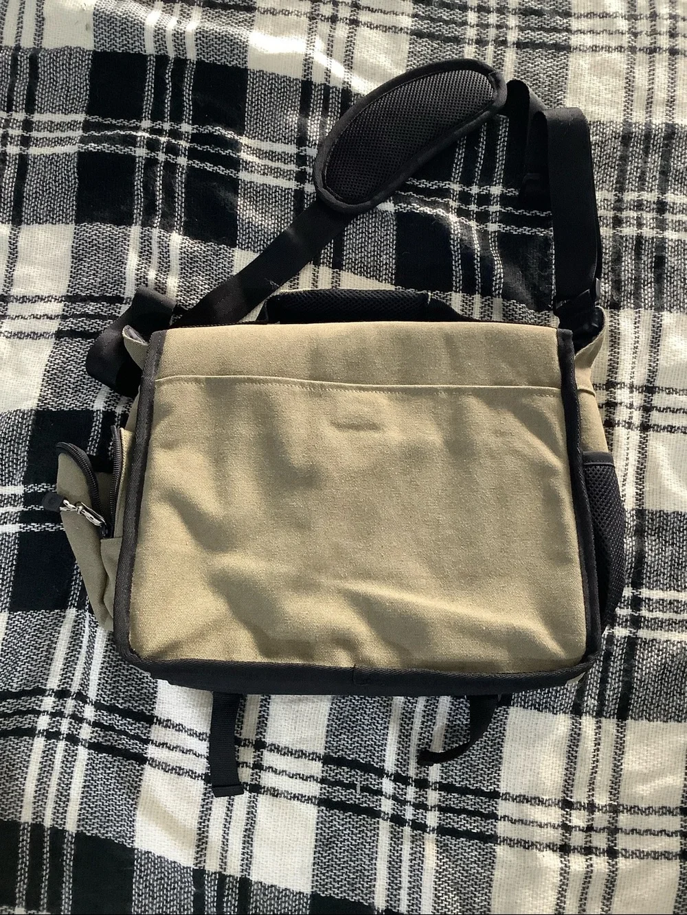 Wenger khaki green laptop messenger bag